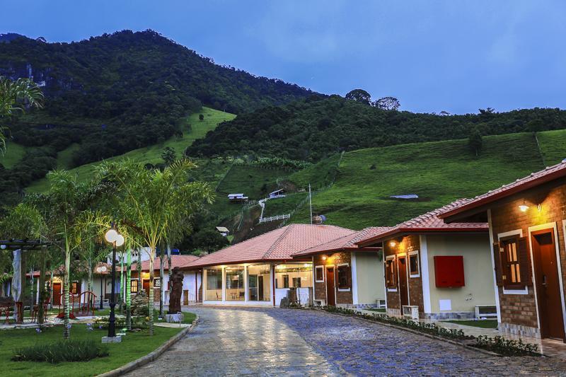 Pousada Aldeia Manacas Сан-Бенту-ду-Сапукаи Экстерьер фото